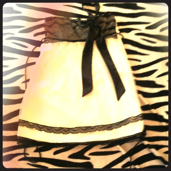 Black and white formal dress - Picture 1 of 2
