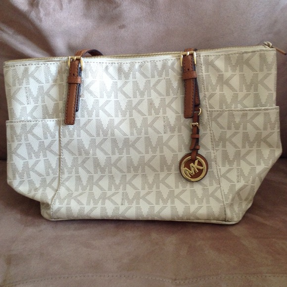 Michael Kors Jet Set top zip