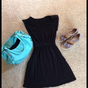 SILD: Black Casual Dress