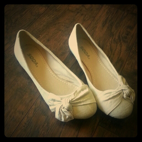 Comfy beige flats
