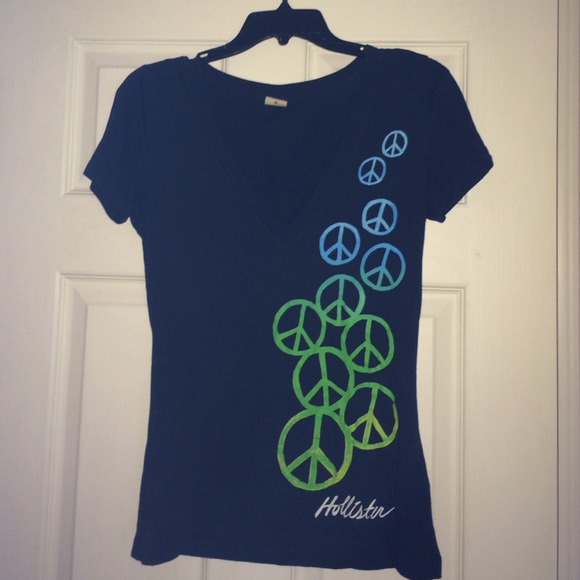 Hollister v-neck