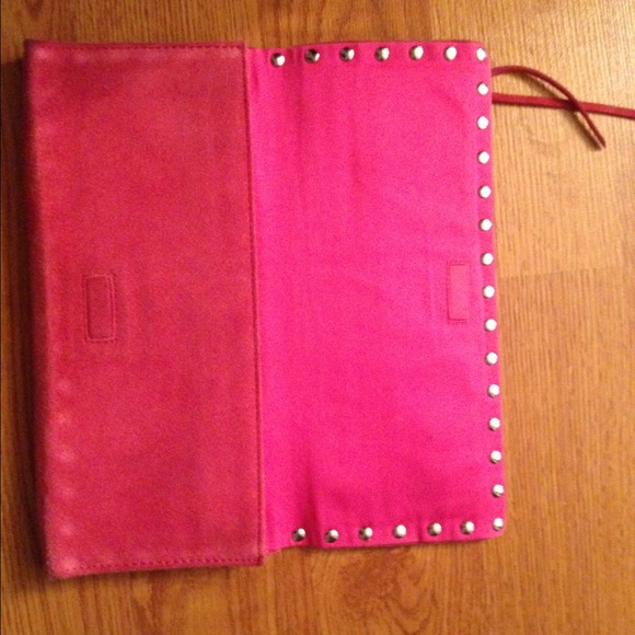 Clean banana republic purse ๐๐ - Picture 2 of 3