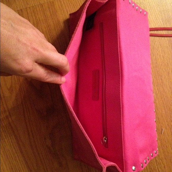 Clean banana republic purse ๐๐ - Picture 3 of 3