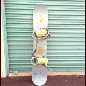 Women's Freestyle BURTON boots and SNOWBOARD