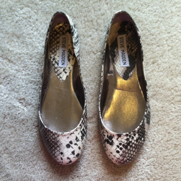 Steve Madden flats - Picture 2 of 4