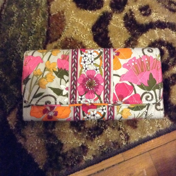 Vera Bradley Magnetic Wallet