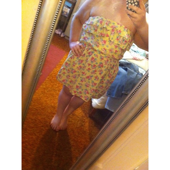 ✨SOLD Strapless Yellow Floral Dress - Picture 3 of 3
