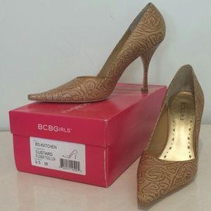 BCBG Tan Leather Pumps