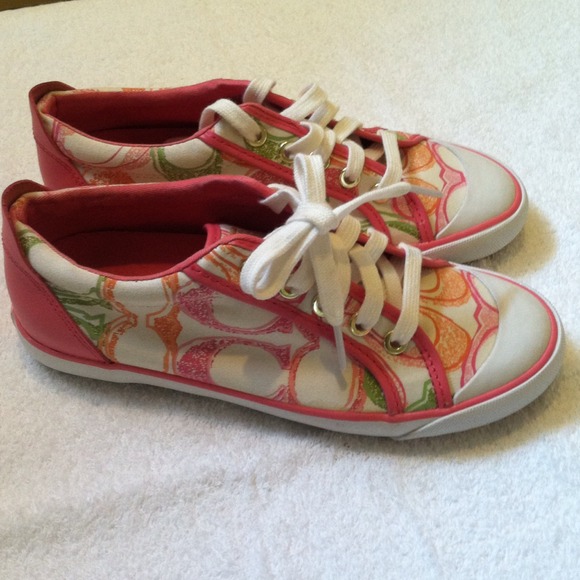 Pink Coach Chuck style