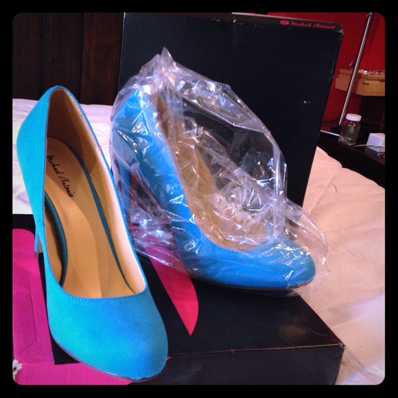 High heels! Great color!