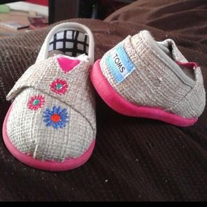 Floral tiny Toms