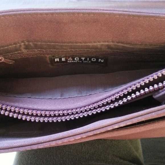 *SOLD* Plum/Wine Kenneth Cole REACTION iPad Bag - Picture 4 of 4