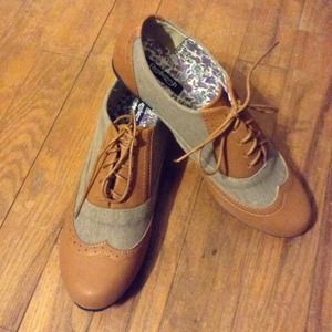 Refresh Gray and Tan Oxfords