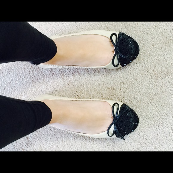 Simply Vera Wang ballet flats