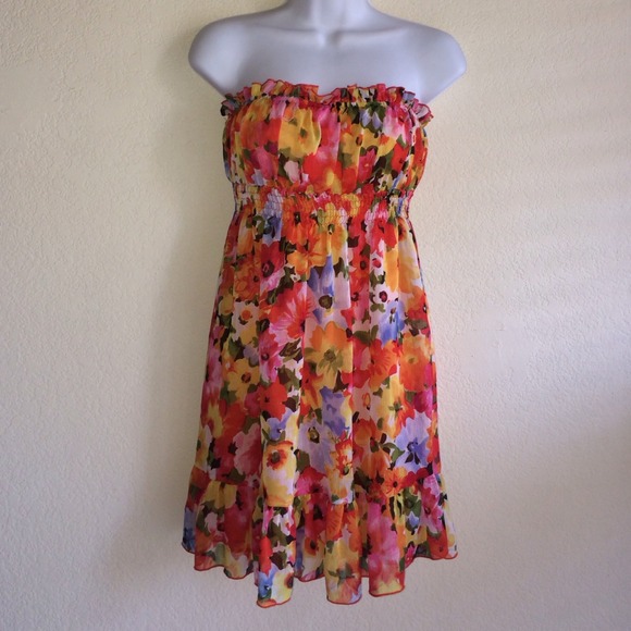btrii Dresses & Skirts - Spring/Summer Floral Dress S