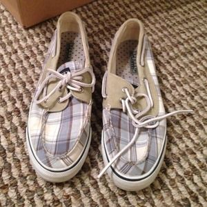 Size 8.5 plaid sperrys