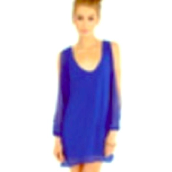 🚫SOLD🚫Tobi Blue Peek-A-Boo Sleeve Dress!