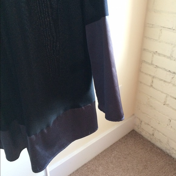 Long Colorblocked Blouse - Picture 2 of 3