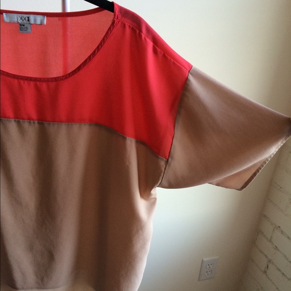Colorblocked Top - Picture 2 of 2