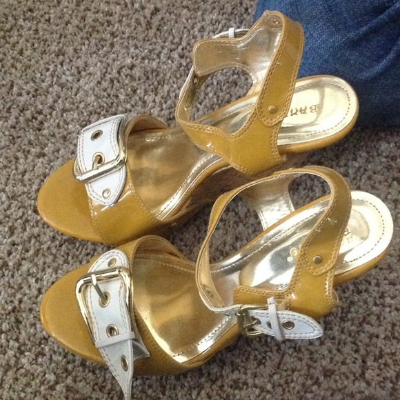 nwot! yellow wedge