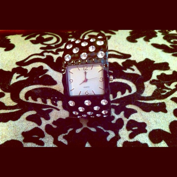 Stylish bangle watch! Just needs new battery!