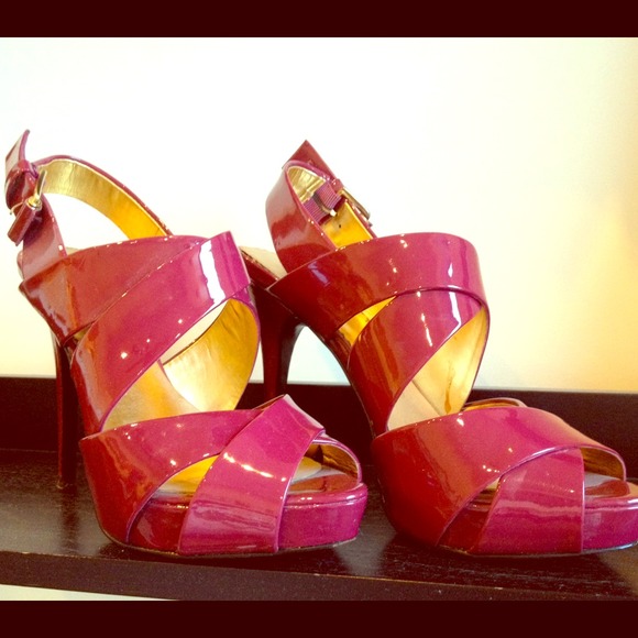 Report Signature Newbury Patent Sandals