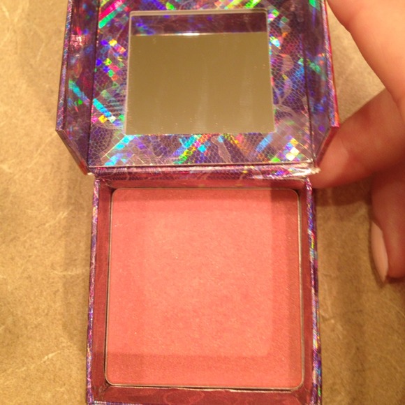 Benefit Coralista, Bella Bamba, Hervana blushes - Picture 3 of 4