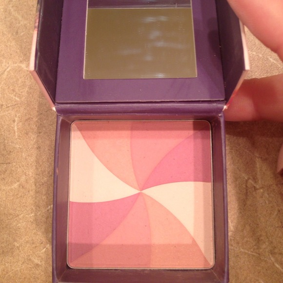 Benefit Coralista, Bella Bamba, Hervana blushes - Picture 4 of 4