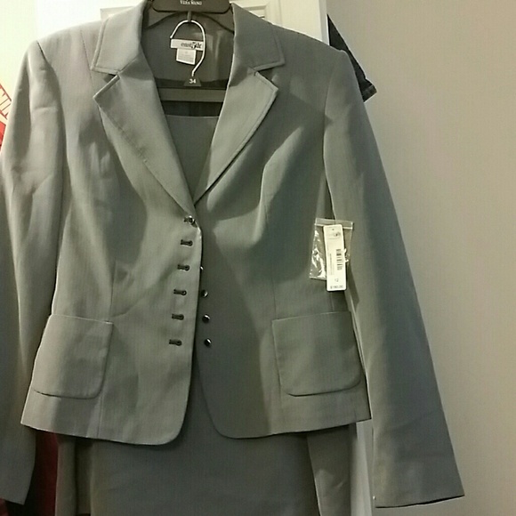 Woman's 2pc skirt suit