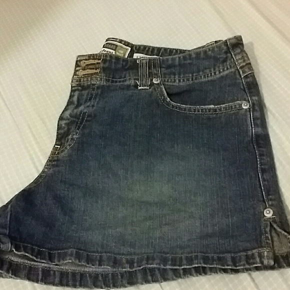 Old Navy shorts - Picture 2 of 2