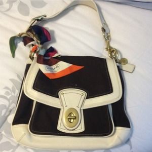 Coach legacy handbag. In good condition!