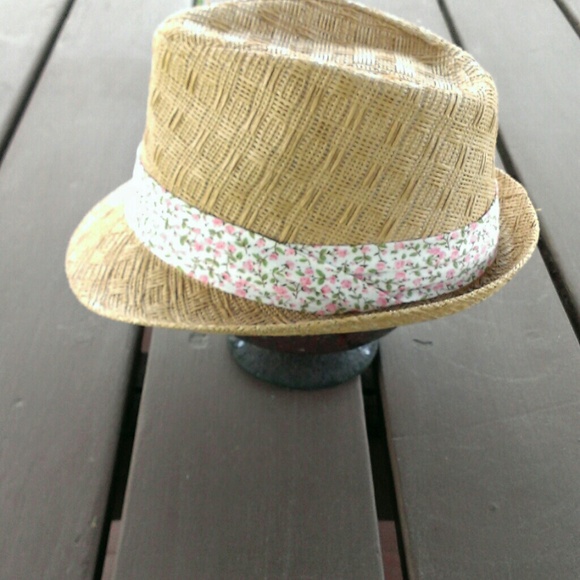 ***REDUCED from $8*** NWOT straw fedora hat