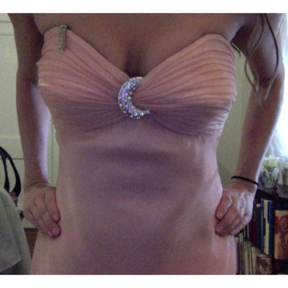 Beautiful pink gown broken straps. Can be worn.