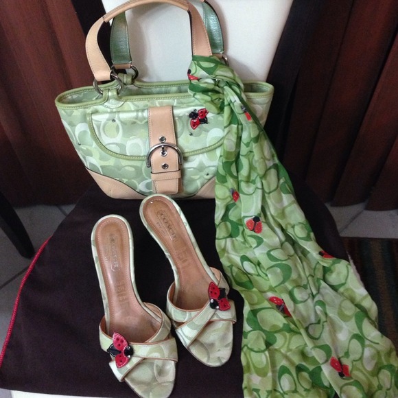 Coach handbag, worn once, matching scarf included