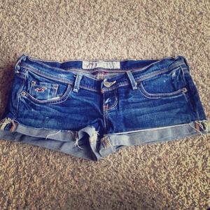 Hollister jean shorts (1)
