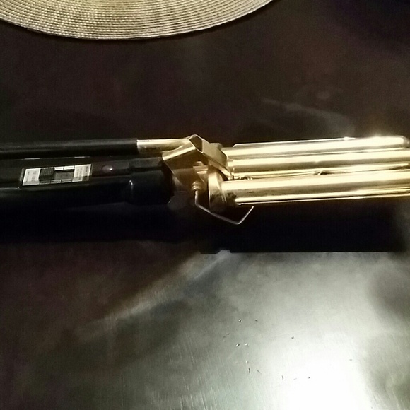 SOLD W/BUNDLE!! Hot Tools Gold Hair Crimper