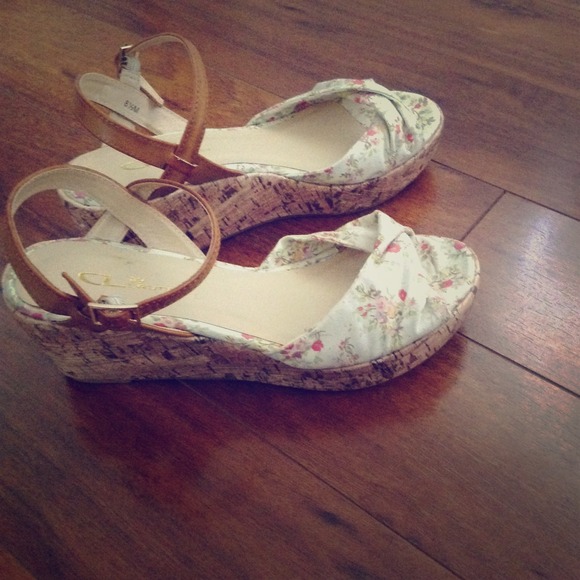 Floral Platform Strap Sandals