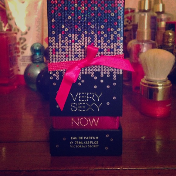 VS Very Sexy Now perfume