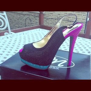 Reserved! Peep toe platform stilettos very sexy!