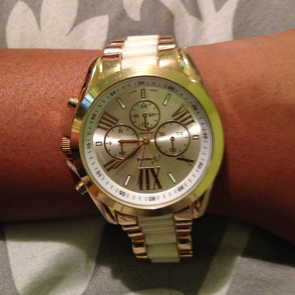 Watch✨ - Picture 2 of 4