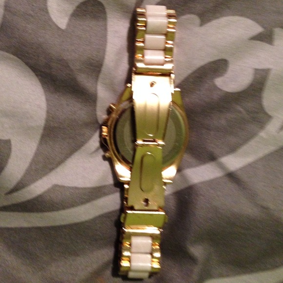 Watch✨ - Picture 3 of 4