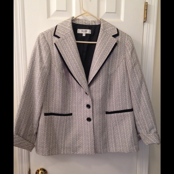 Jones Studio Black and White Blazer