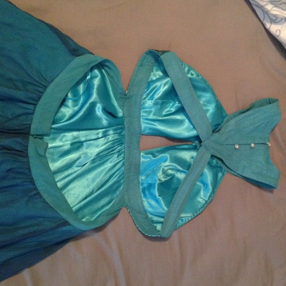 Dress - Picture 3 of 4