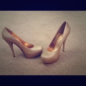 Bakers Victoria Gold Pumps