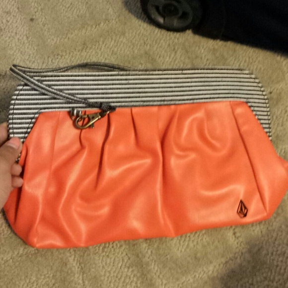 Volcom clutch