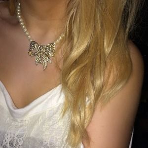 Pearl and rhinestone bow necklace