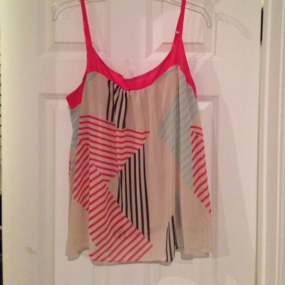☀️sold☀️Cute tank top, great for layering