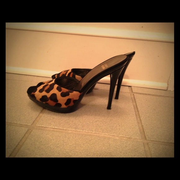 Stuart Weitzman leopard print 6 inch