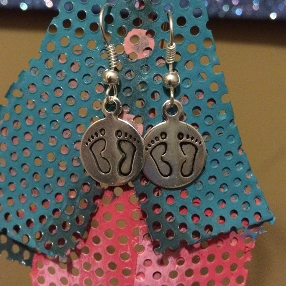 🛍Great earrings for new and old moms alike!🛍