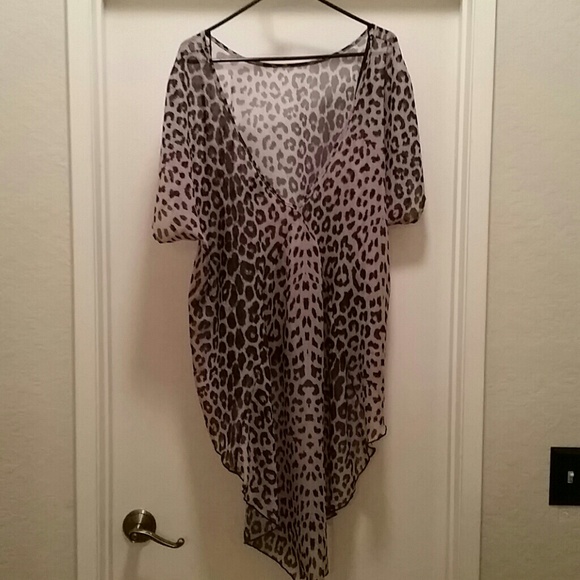 Torrid hi low top size 2x - Picture 2 of 3
